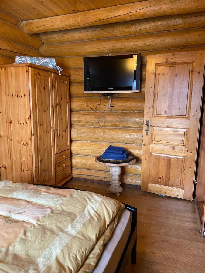 У Фёдера И Маргариты Nizhnya Hrabivnytsia Luaran gambar