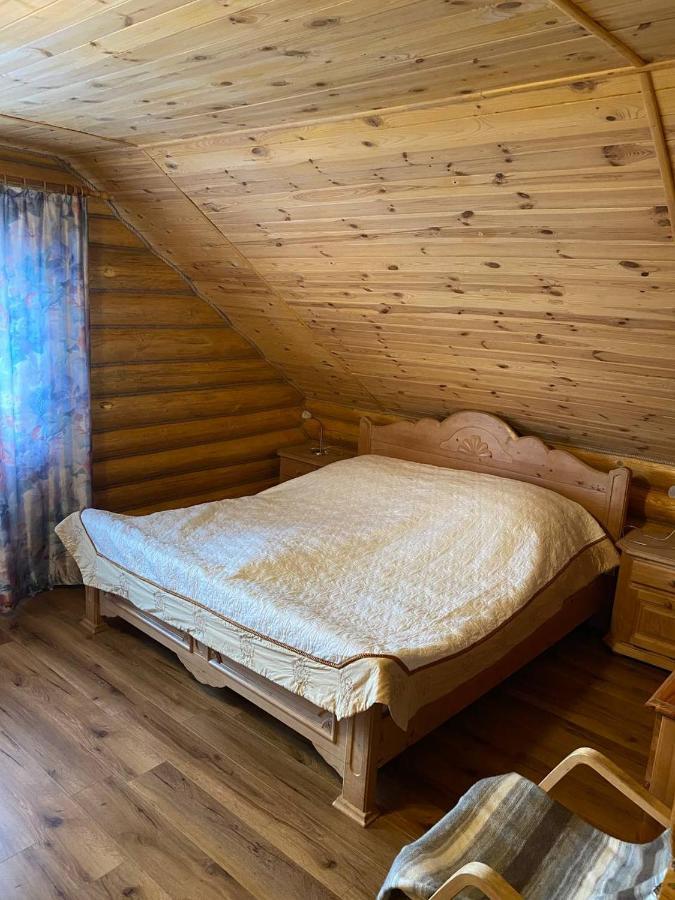У Фёдера И Маргариты Nizhnya Hrabivnytsia Luaran gambar